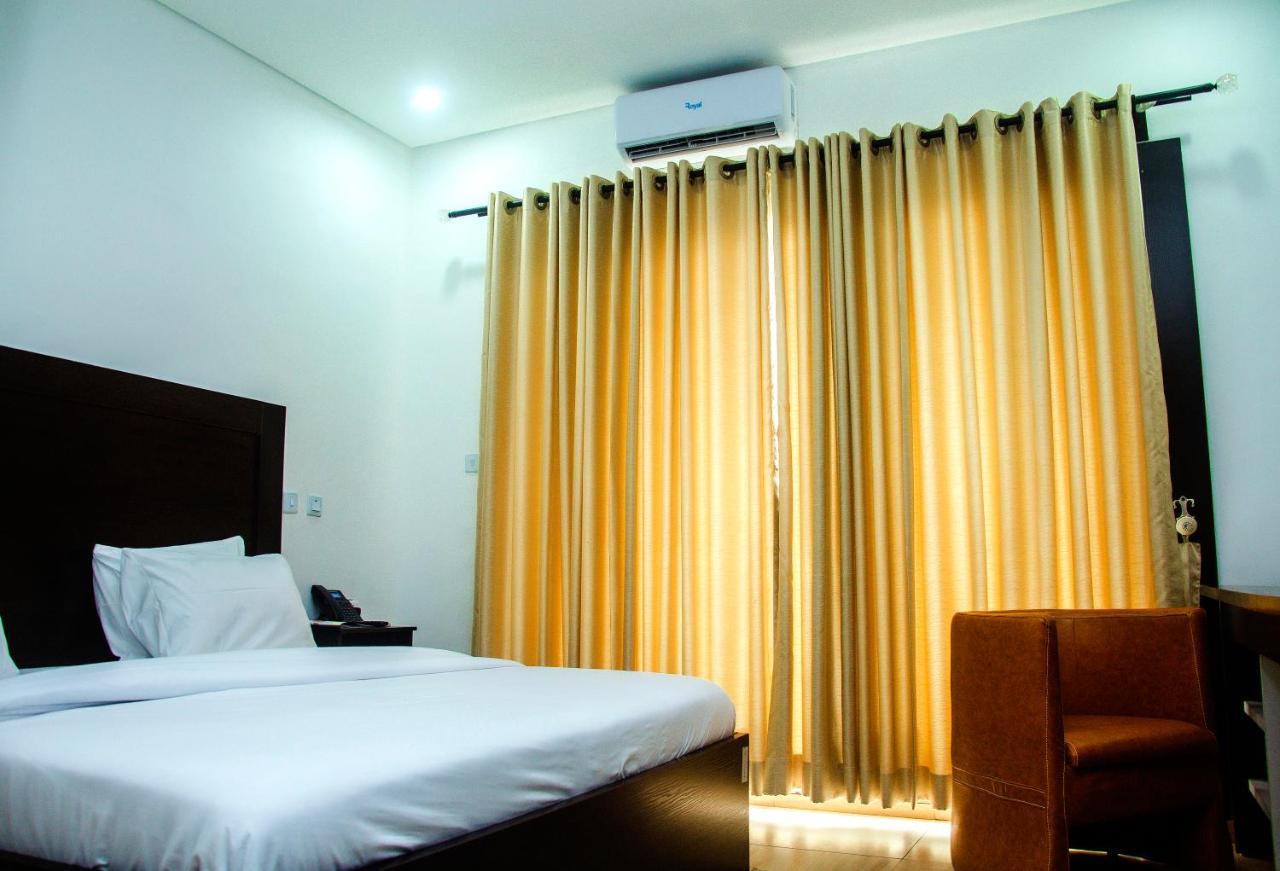 Hotel Capitol Ikeja Exterior foto